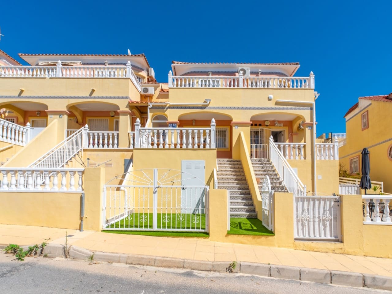 2 soverom Hus til salgs i Orihuela Costa med svømmebasseng garasje - € 229 800 (Ref: 10144725)