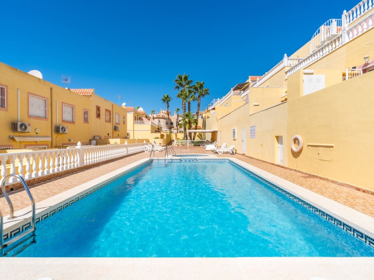2 soverom Hus til salgs i Orihuela Costa med svømmebasseng garasje - € 229 800 (Ref: 10144725)