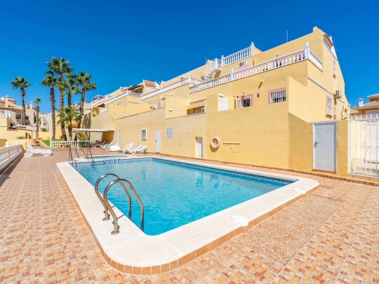 2 soverom Hus til salgs i Orihuela Costa med svømmebasseng garasje - € 229 800 (Ref: 10144725)