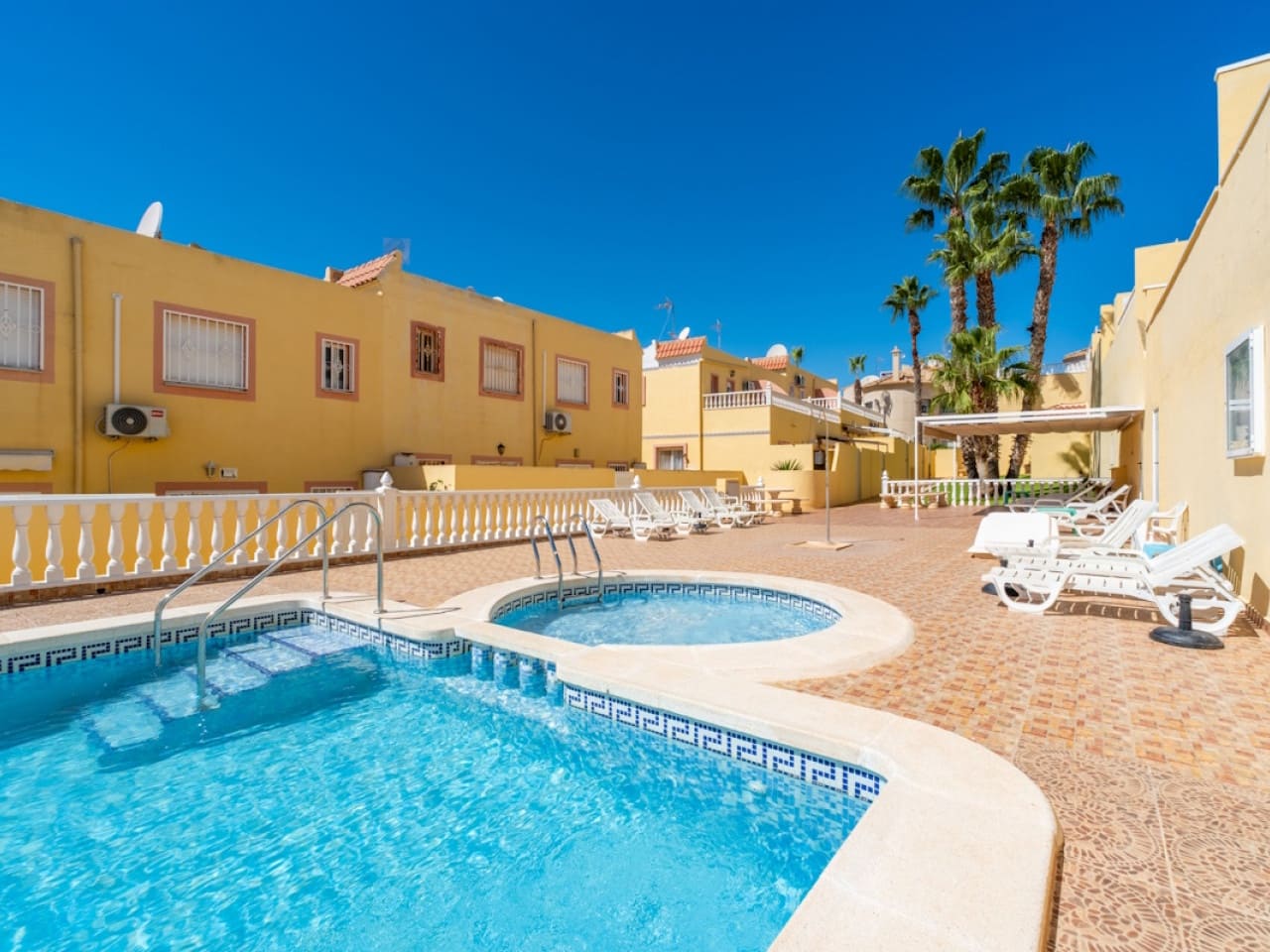 2 soverom Hus til salgs i Orihuela Costa med svømmebasseng garasje - € 229 800 (Ref: 10144725)