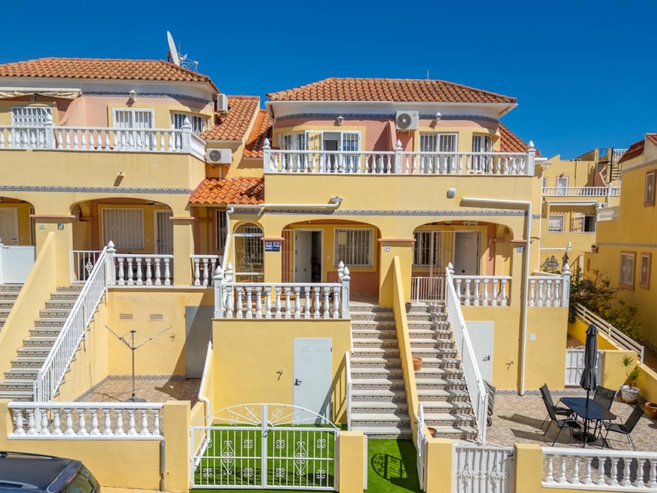 2 soverom Hus til salgs i Orihuela Costa med svømmebasseng garasje - € 229 800 (Ref: 10144725)