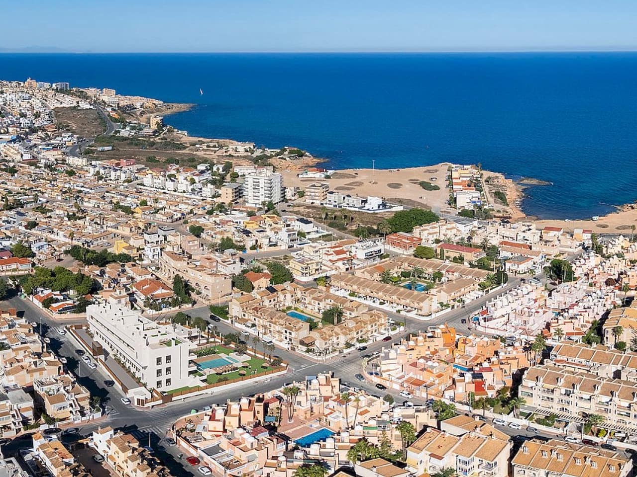 3 slaapkamer Halfvrijstaande villa te koop in Torrevieja met zwembad garage - € 589.900 (Ref: 10147379)