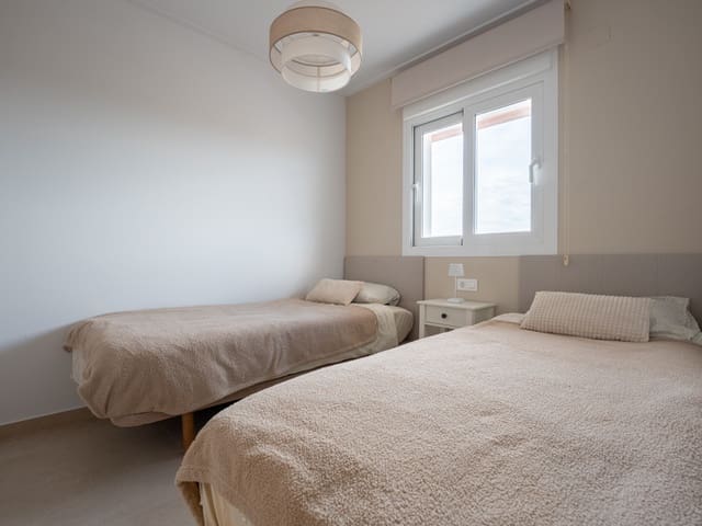 Apartamento de 3 habitaciones en El Raso, Guardamar del Segura en venta con piscina garaje - 398.000 € (Ref: 10155266)