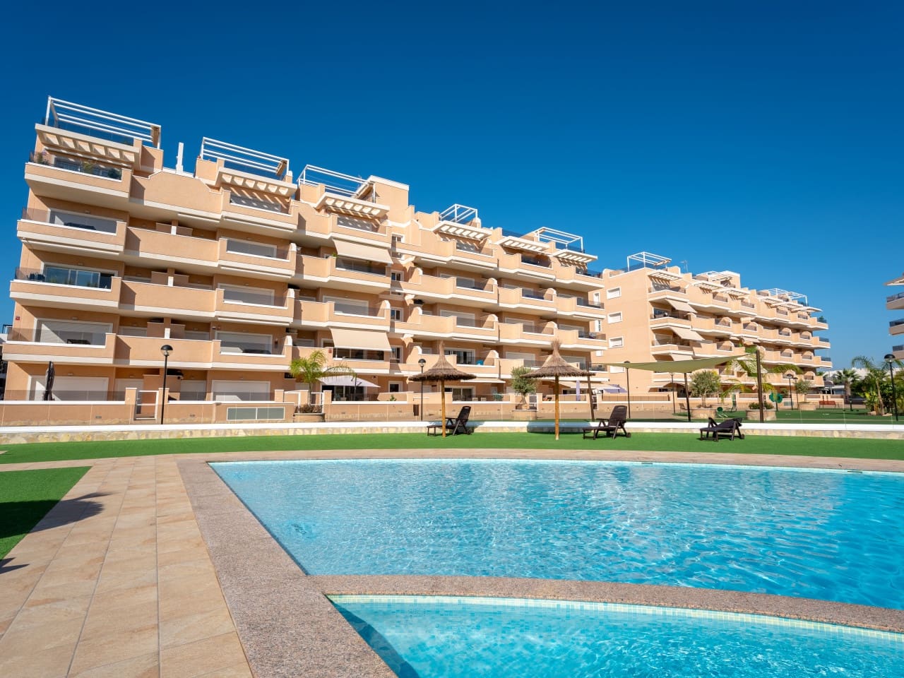 3 soveværelse Lejlighed til salg i El Raso med swimmingpool garage - € 398.000 (Ref: 10155266)