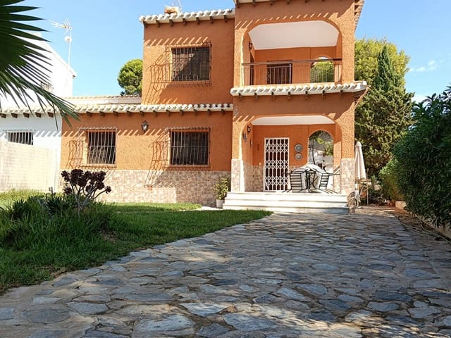 4 slaapkamer Villa te koop in Punta Prima, Orihuela - € 599.000 (Ref: 10157882)