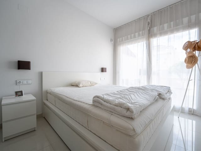 3 chambre Villa/Maison Mitoyenne à vendre à Torrevieja avec piscine garage - 299 900 € (Ref: 10162273)