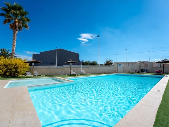 3 chambre Villa/Maison Mitoyenne à vendre à Torrevieja avec piscine garage - 299 900 € (Ref: 10162273)
