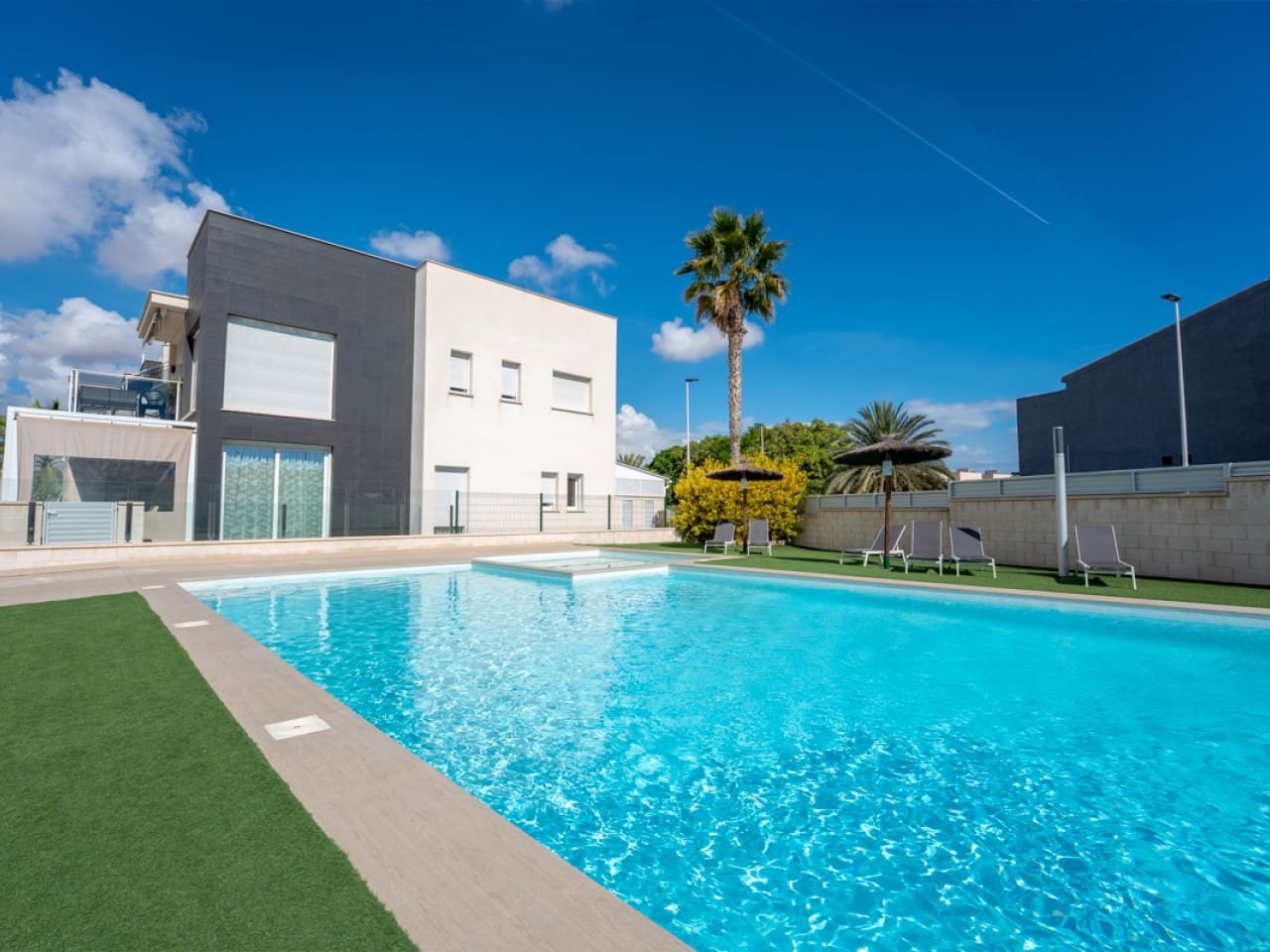3 sovrum Radhus till salu i Torrevieja med pool garage - 299 900 € (Ref: 10162273)