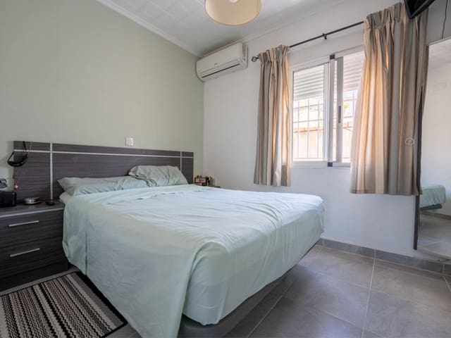 3 soveværelse Villa til salg i San Luis, Torrevieja med swimmingpool garage - € 330.000 (Ref: 10168720)