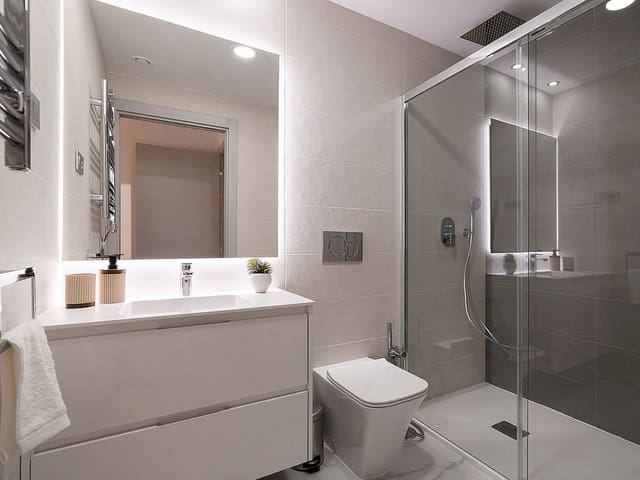 2 soverom Leilighet til salgs i Playa Poniente, Benidorm med svømmebasseng - € 497 000 (Ref: 9318191)