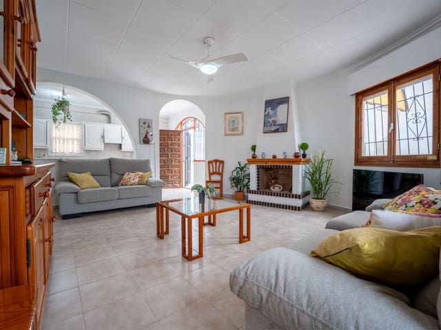 3 quarto Moradia para venda em La Siesta, Torrevieja com piscina - 399 000 € (Ref: 9318270)