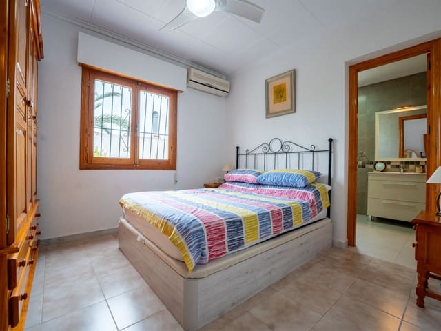 3 quarto Moradia para venda em La Siesta, Torrevieja com piscina - 399 000 € (Ref: 9318270)