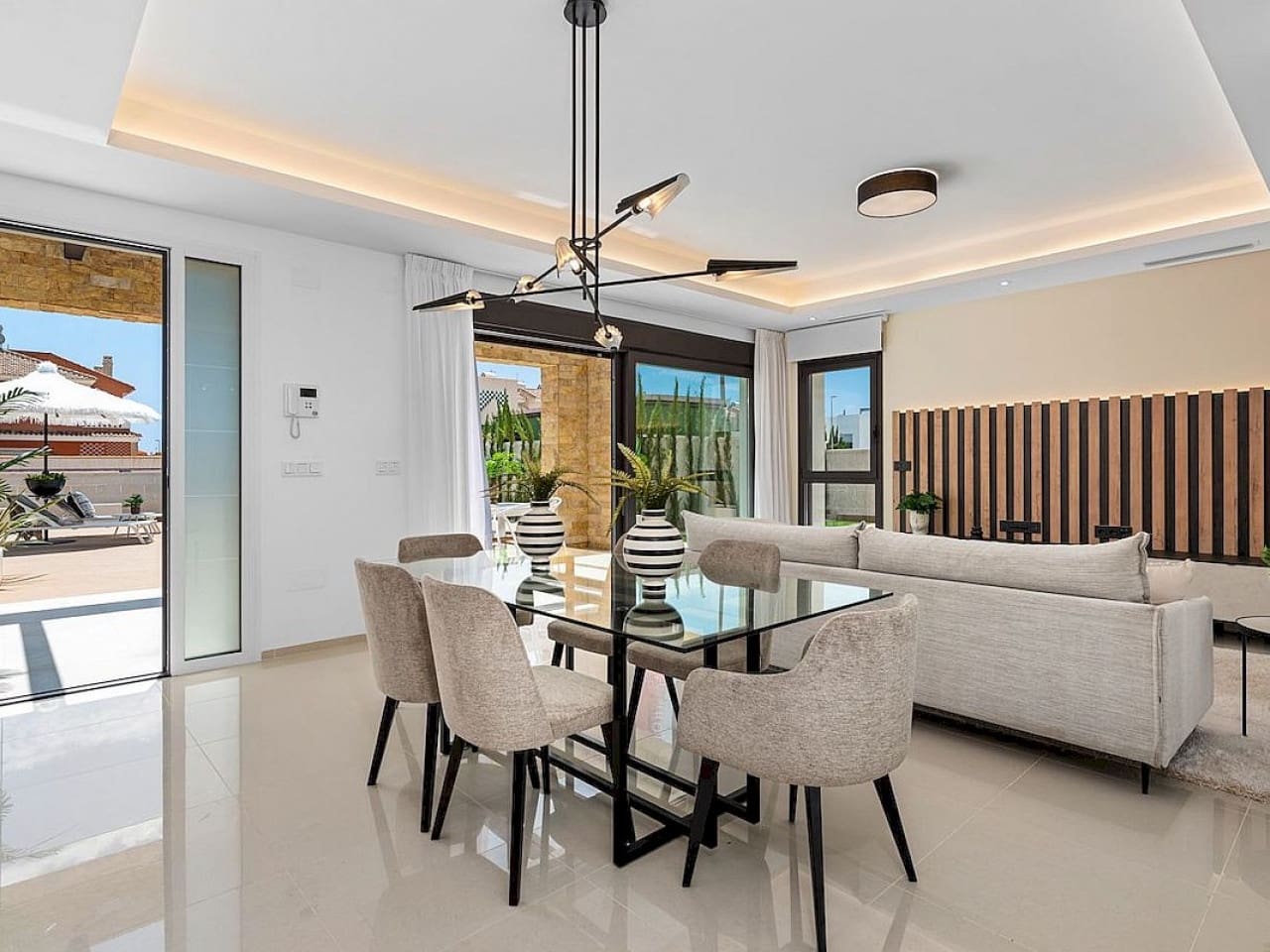 3 slaapkamer Villa te koop in Pueblo Bravo met zwembad - € 884.450 (Ref: 9318273)