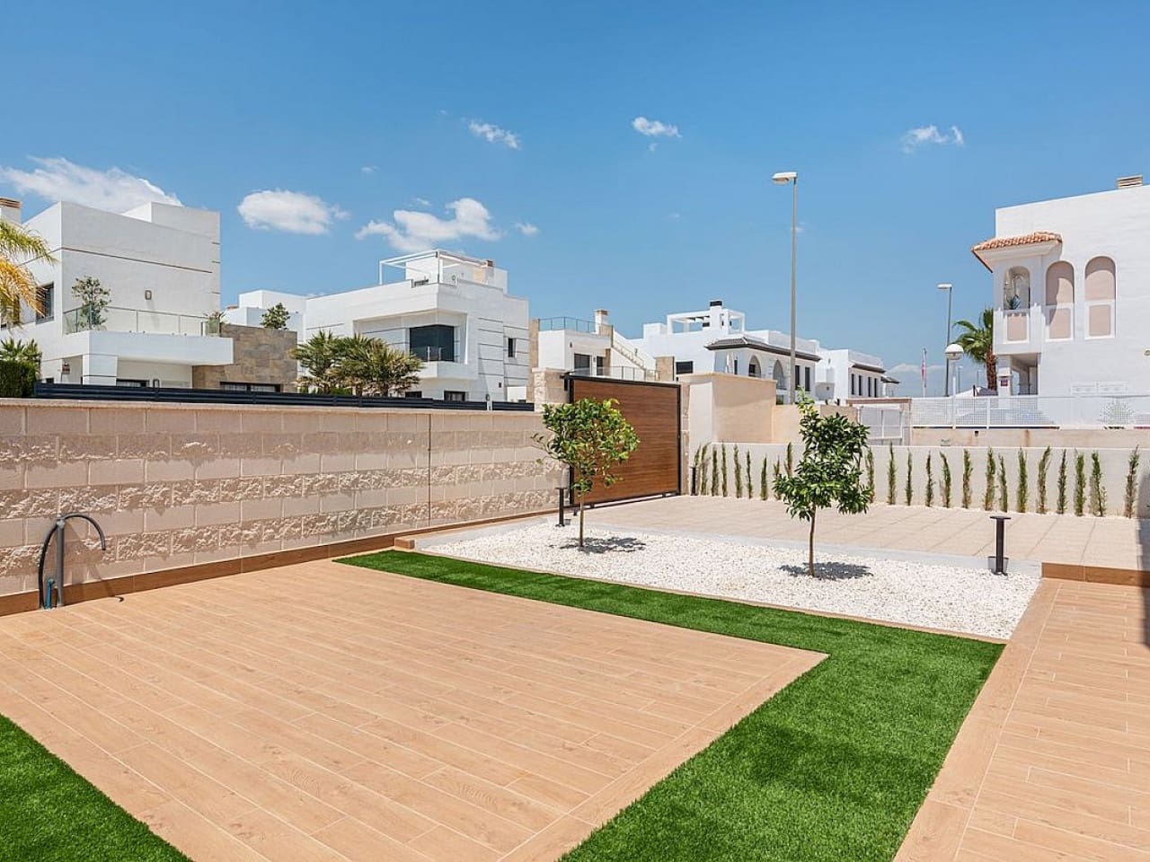 3 slaapkamer Villa te koop in Pueblo Bravo met zwembad - € 884.450 (Ref: 9318273)