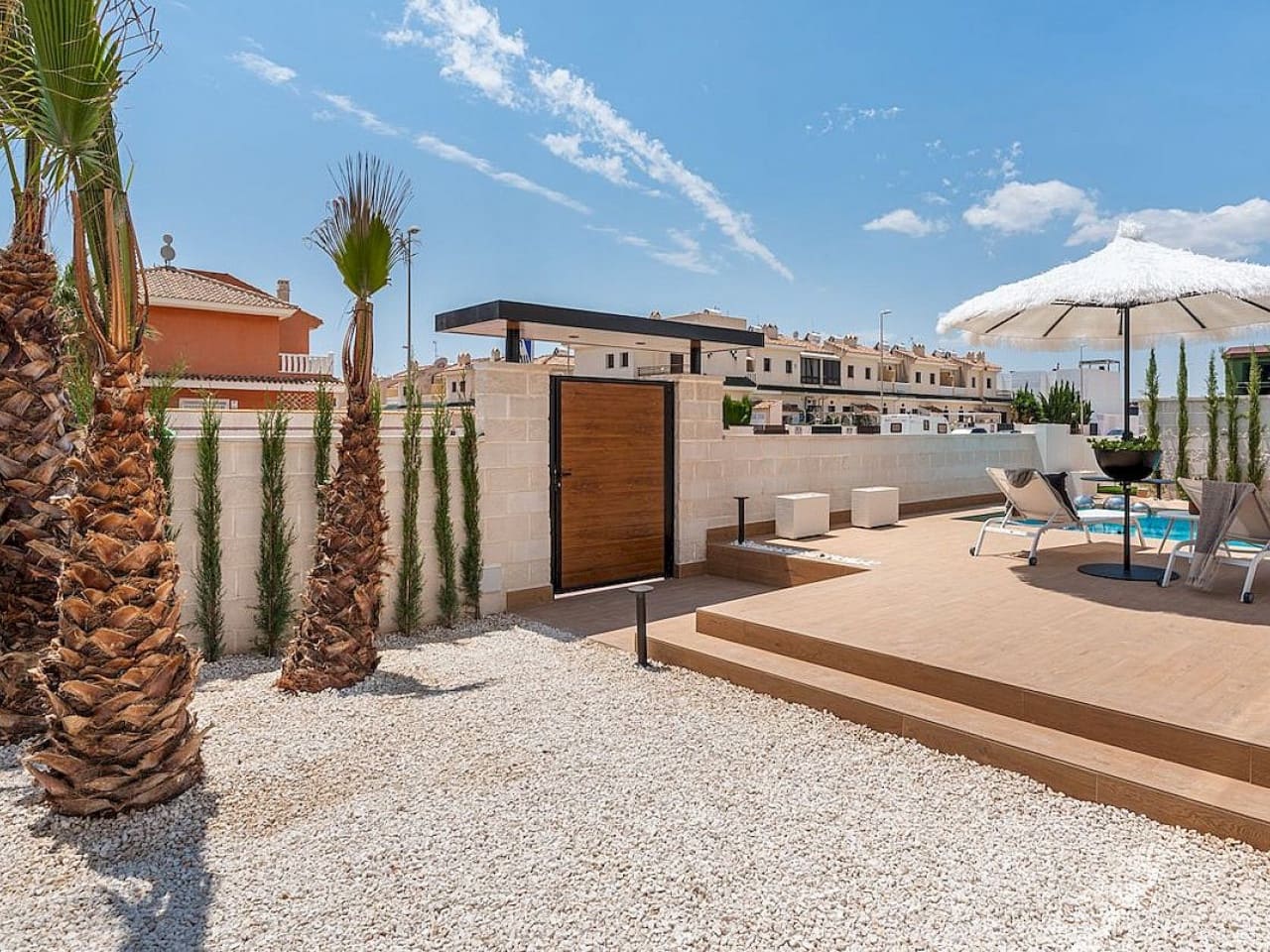 3 slaapkamer Villa te koop in Pueblo Bravo met zwembad - € 884.450 (Ref: 9318273)