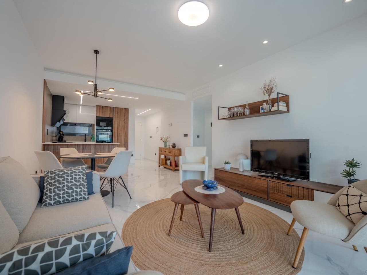 3 makuuhuone Huoneisto myytävänä paikassa El Raso mukana uima-altaan - 309 000 € (Ref: 9318288)