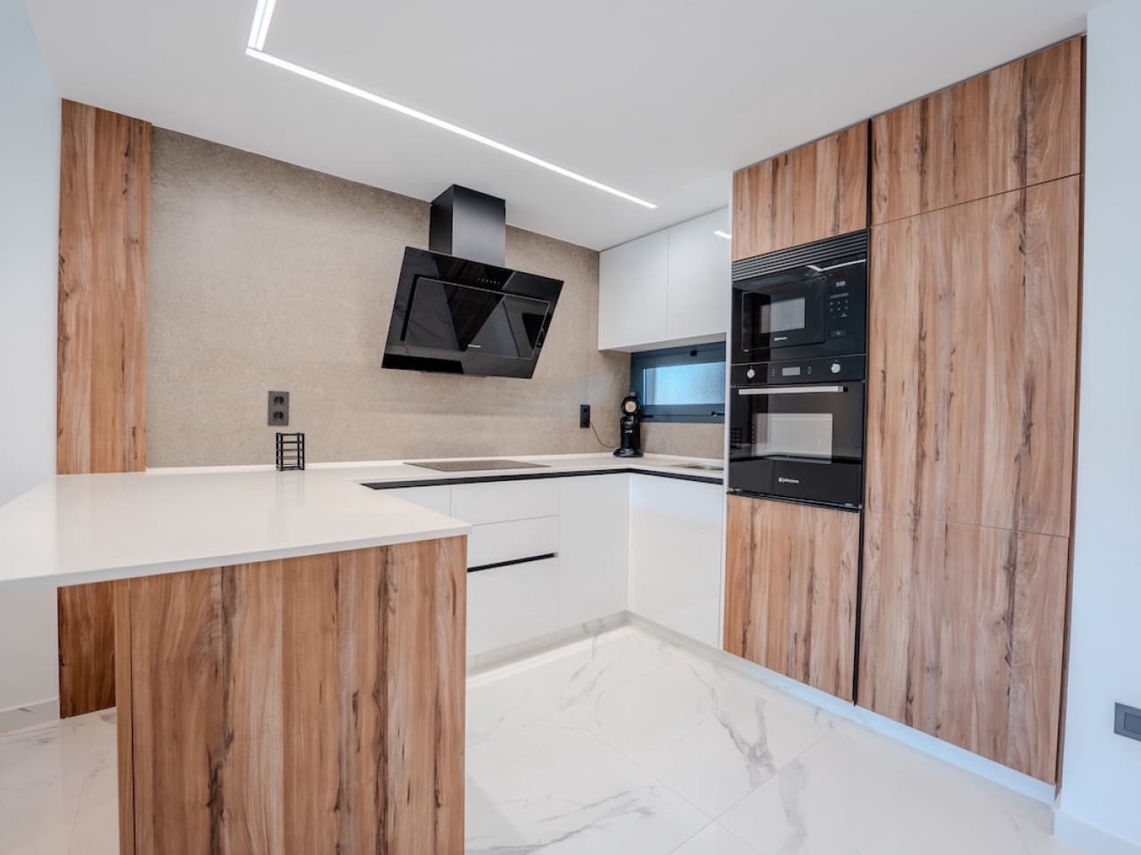 3 makuuhuone Huoneisto myytävänä paikassa El Raso mukana uima-altaan - 309 000 € (Ref: 9318288)