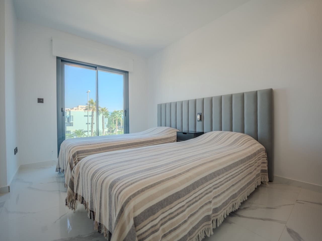 3 makuuhuone Huoneisto myytävänä paikassa El Raso mukana uima-altaan - 309 000 € (Ref: 9318288)