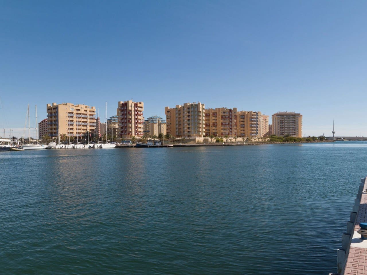 2 bedroom Apartment for sale in La Manga del Mar Menor with pool - € 213,259 (Ref: 9318290)