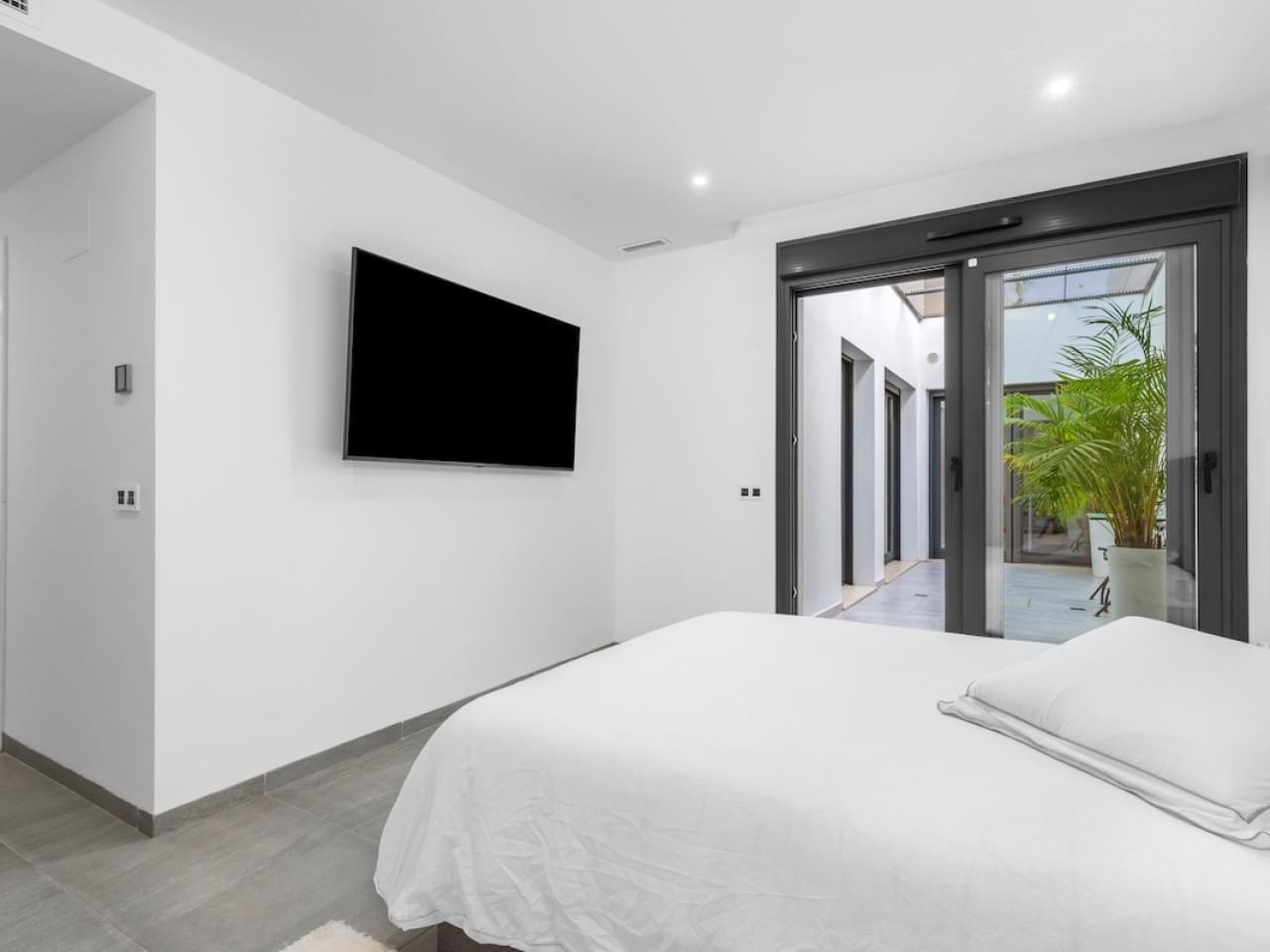 4 bedroom Villa for sale in San Miguel de Salinas with pool - € 695,000 (Ref: 9318332)