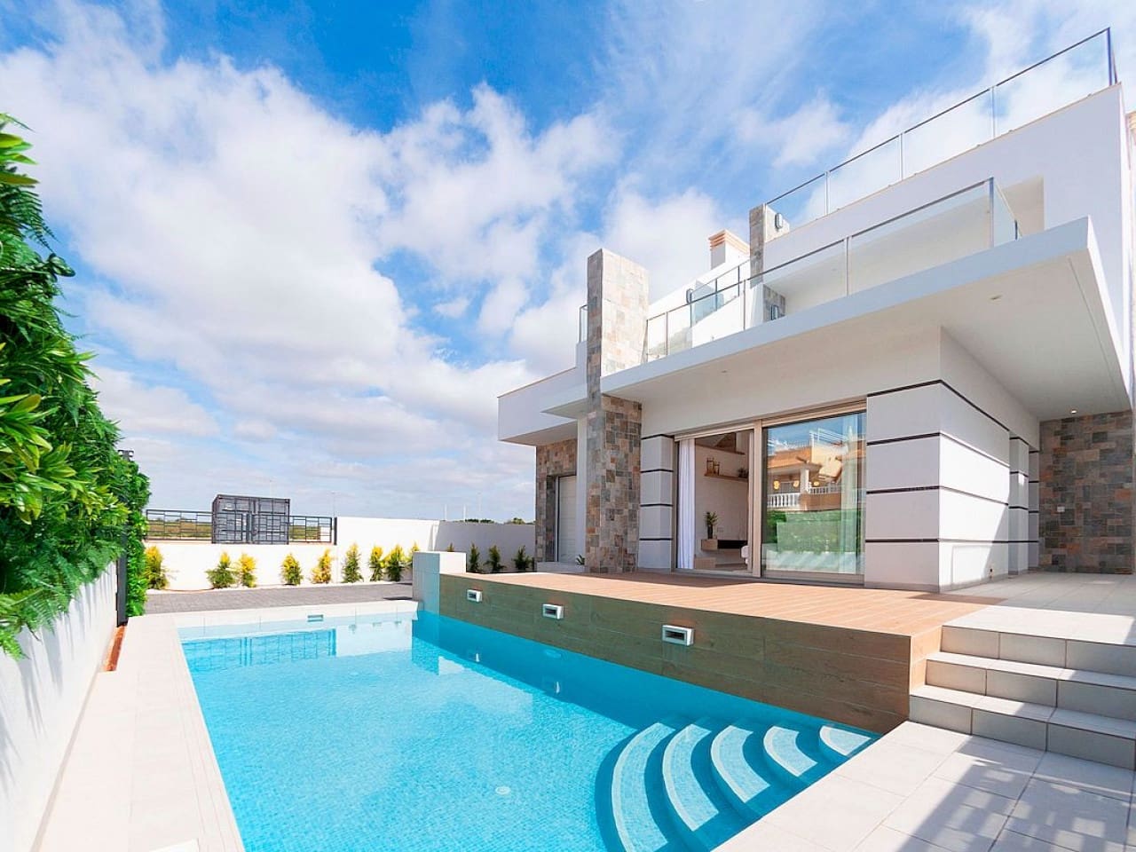 3 bedroom Villa for sale in Los Alcazares with pool - € 544,841 (Ref: 9318368)