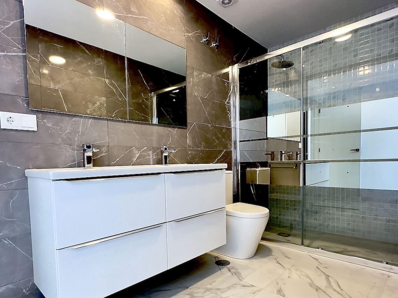 3 bedroom Villa for sale in Ciudad Quesada with pool - € 852,000 (Ref: 9318373)