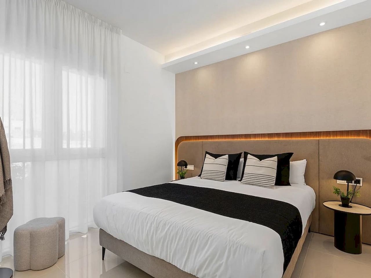 3 slaapkamer Rijtjeshuis te koop in Pueblo Bravo met zwembad - € 380.540 (Ref: 9318377)