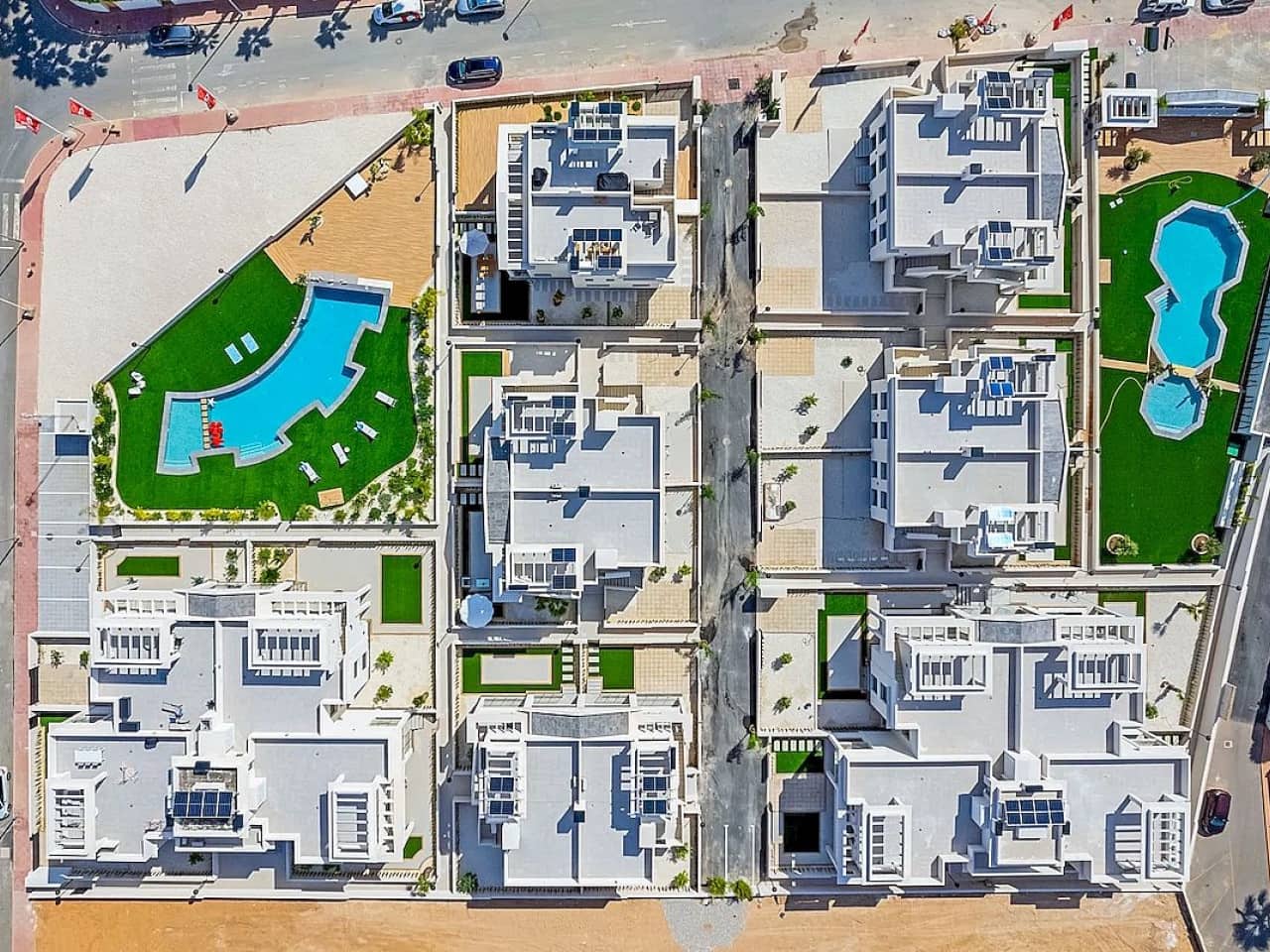 3 slaapkamer Rijtjeshuis te koop in Pueblo Bravo met zwembad - € 380.540 (Ref: 9318377)