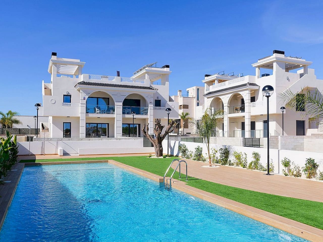 2 sypialnia Dom szeregowy na sprzedaż w Pueblo Bravo z basenem - 370 920 € (Ref: 9318381)