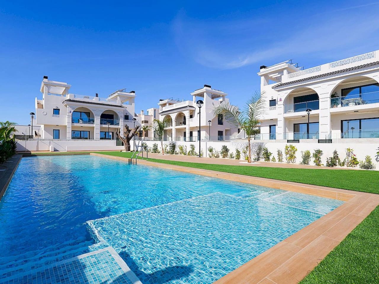 2 sypialnia Dom szeregowy na sprzedaż w Pueblo Bravo z basenem - 370 920 € (Ref: 9318381)