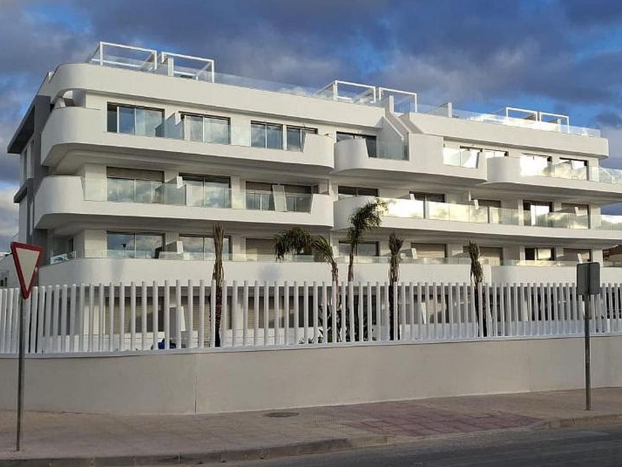 2 soverom Penthouse til salgs i Orihuela Costa med svømmebasseng - € 440 000 (Ref: 9318387)