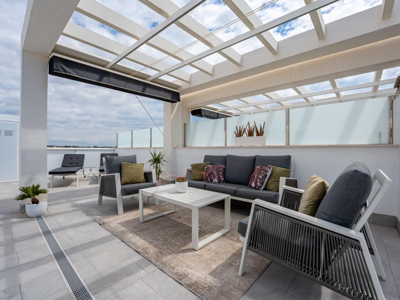 2 bedroom Apartment for sale in El Raso with pool - € 289,000 (Ref: 9318405)