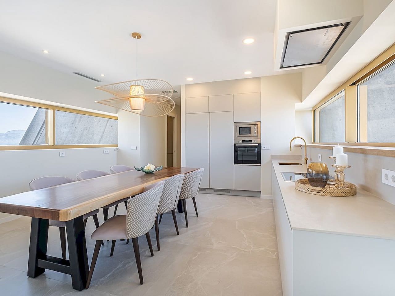 3 soveværelse Lejlighed til salg i Benidorm med swimmingpool - € 1.065.000 (Ref: 9318406)