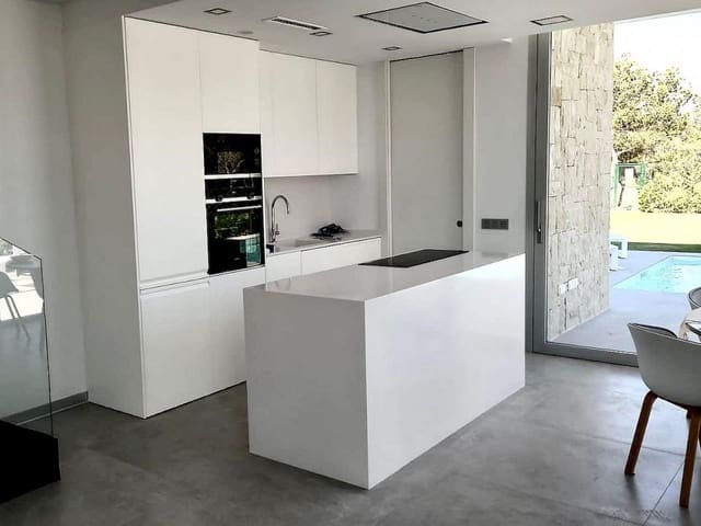 3 bedroom Villa for sale in Benidorm with pool - € 860,000 (Ref: 9318416)