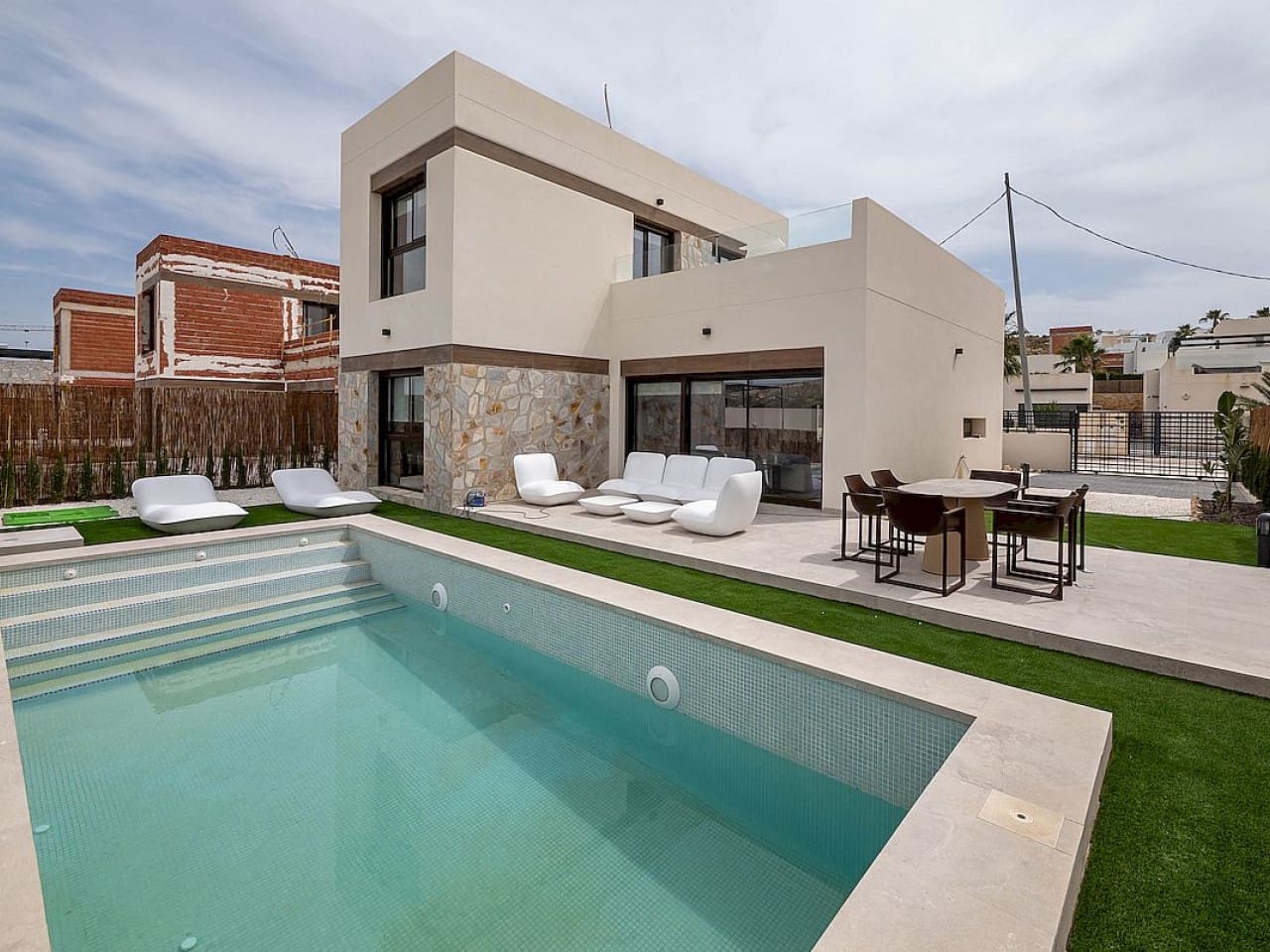 3 bedroom Villa for sale in Algorfa with pool - € 478,000 (Ref: 9318438)