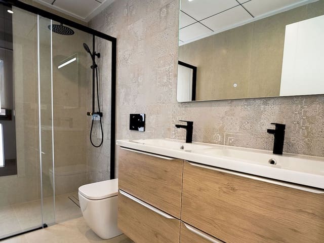 3 bedroom Villa for sale in Rojales with pool - € 399,000 (Ref: 9318444)