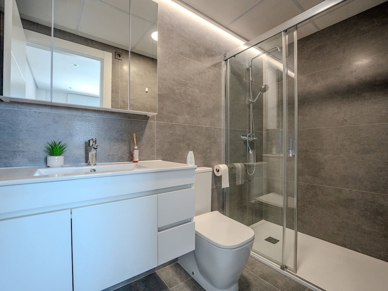 2 bedroom Apartment for sale in Orihuela Costa with pool - € 343,000 (Ref: 9318447)