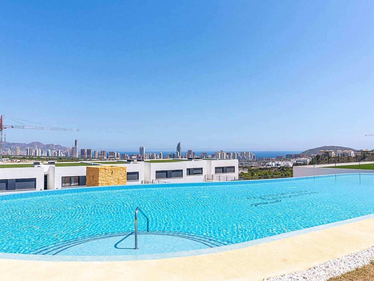 2 bedroom Apartment for sale in Benidorm with pool - € 590,000 (Ref: 9318499)