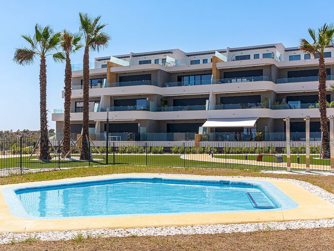 2 bedroom Apartment for sale in Benidorm with pool - € 590,000 (Ref: 9318499)