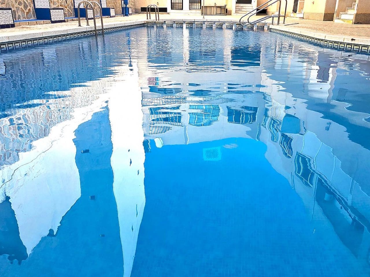 Apartamento para venda em Torrevieja com piscina - 150 000 € (Ref: 9318545)