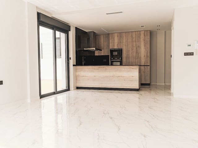 4 soverom Villa til salgs i Punta Prima, Orihuela med svømmebasseng - € 699 900 (Ref: 9318567)