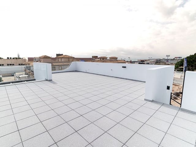 4 soverom Villa til salgs i Punta Prima, Orihuela med svømmebasseng - € 699 900 (Ref: 9318567)