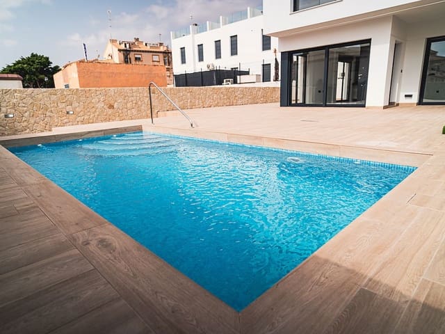 4 soverom Villa til salgs i Punta Prima, Orihuela med svømmebasseng - € 699 900 (Ref: 9318567)
