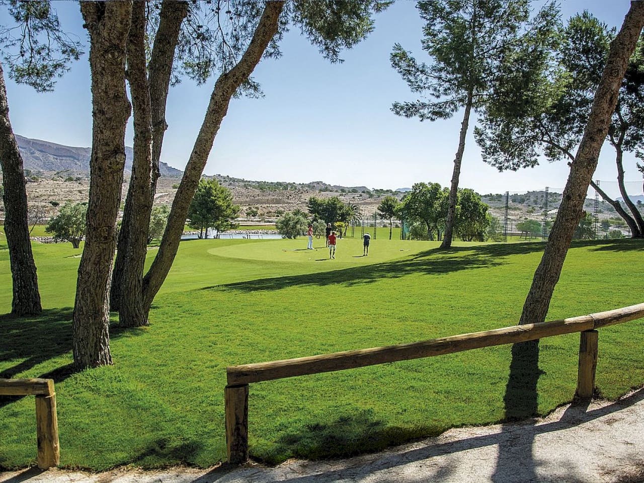 3 soveværelse Rækkehus til salg i Monforte del Cid med swimmingpool - € 240.000 (Ref: 9318581)