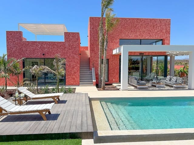 3 soveværelse Villa til salg i Cuevas del Almanzora med swimmingpool - € 950.000 (Ref: 9318598)