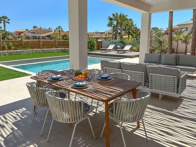 3 soveværelse Villa til salg i Cuevas del Almanzora med swimmingpool - € 950.000 (Ref: 9318598)