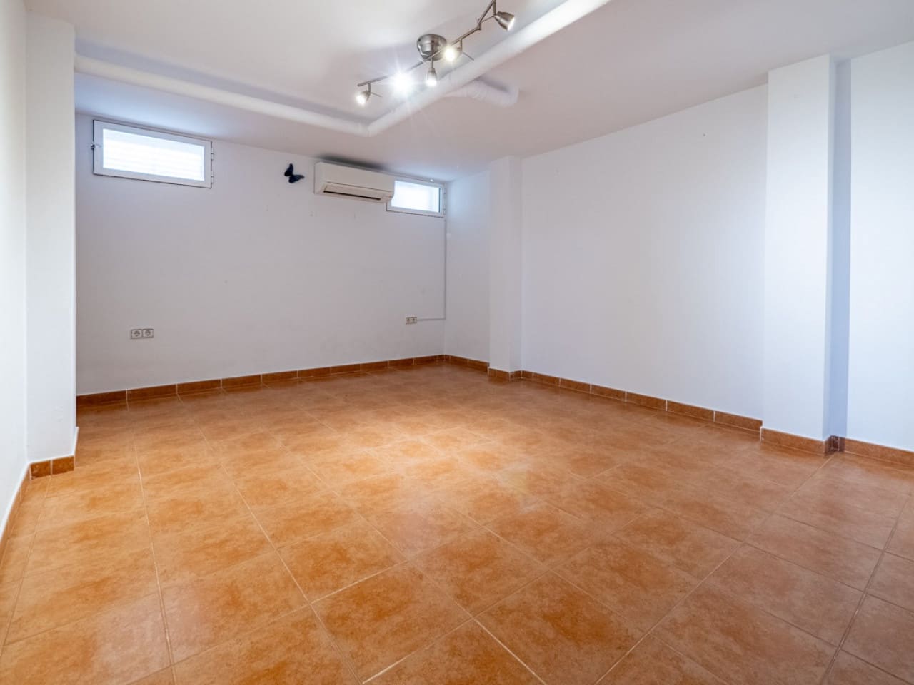 5 bedroom Villa for sale in Torrevieja with pool - € 549,000 (Ref: 9318613)