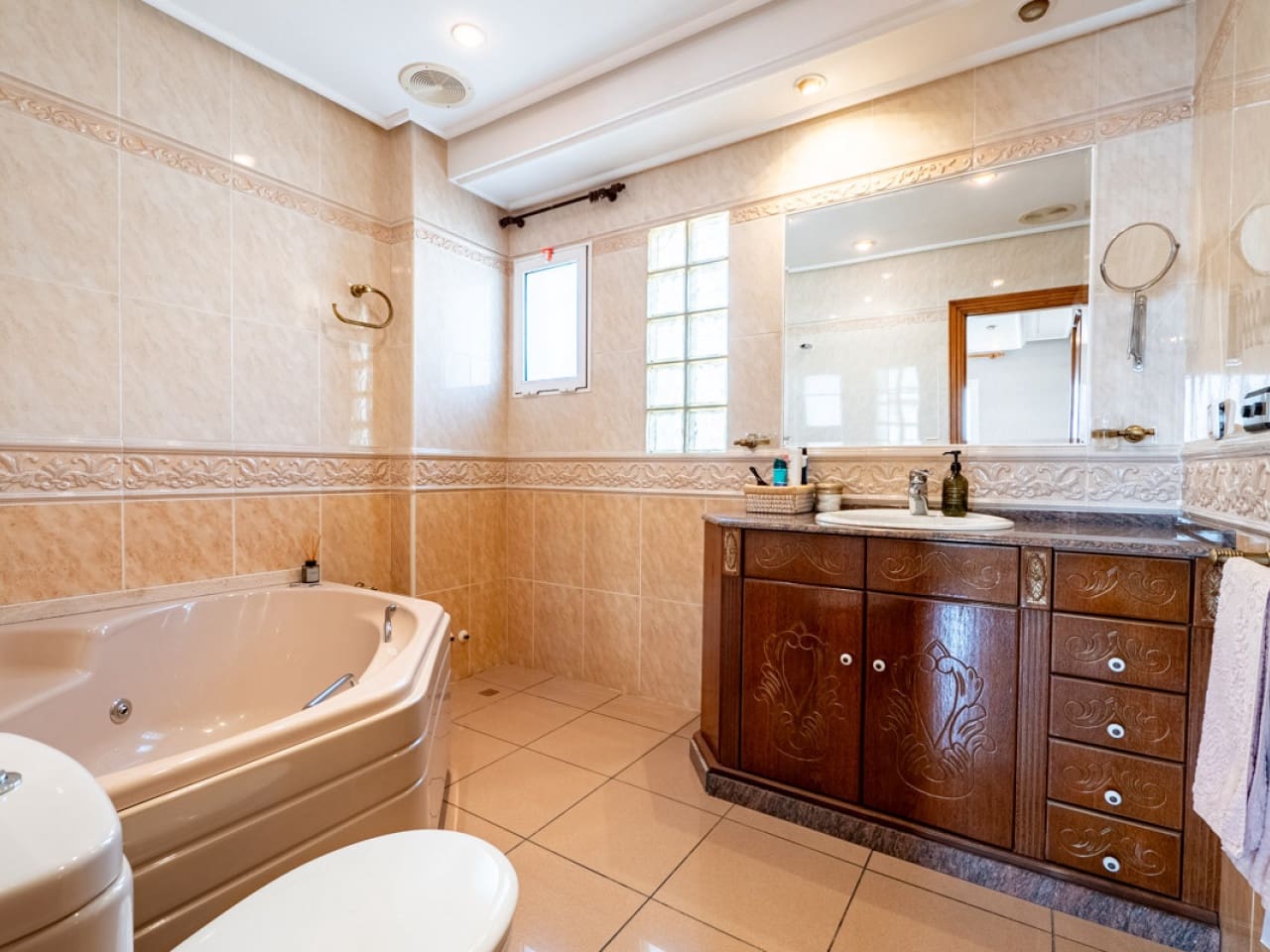 5 bedroom Villa for sale in Torrevieja with pool - € 549,000 (Ref: 9318613)