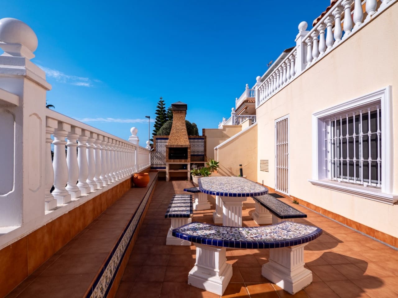 5 bedroom Villa for sale in Torrevieja with pool - € 549,000 (Ref: 9318613)