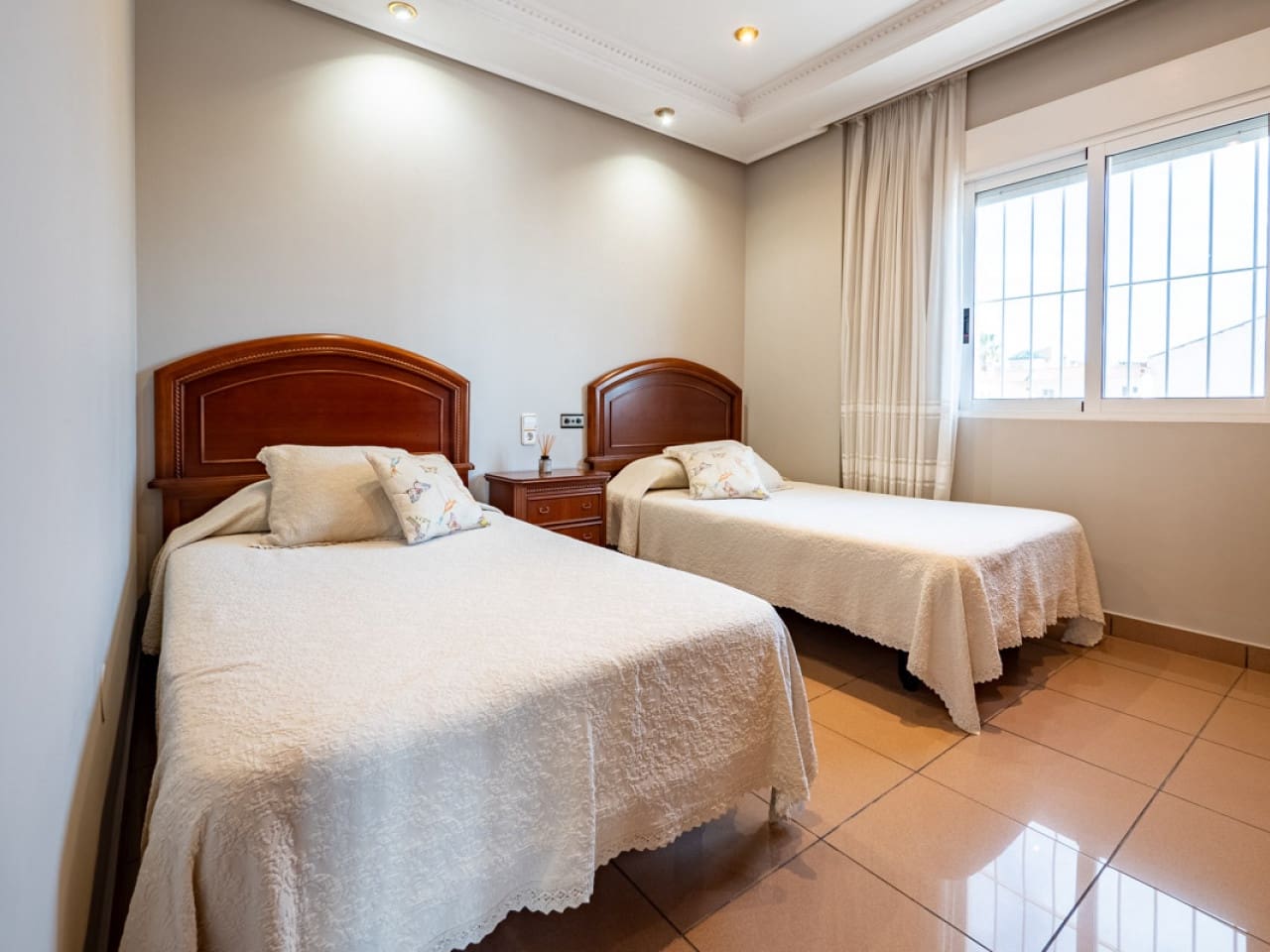 5 bedroom Villa for sale in Torrevieja with pool - € 549,000 (Ref: 9318613)